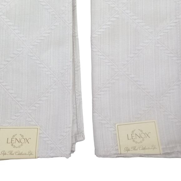Lenox Laurel Leaf Dinner Napkins  Pair Silver Platinum Color 18"x 18" - Picture 6 of 14